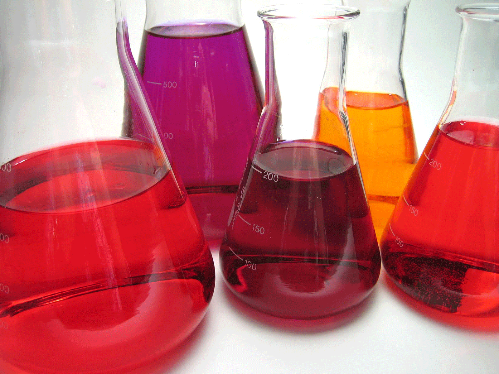 Agua destilada para laboratorios